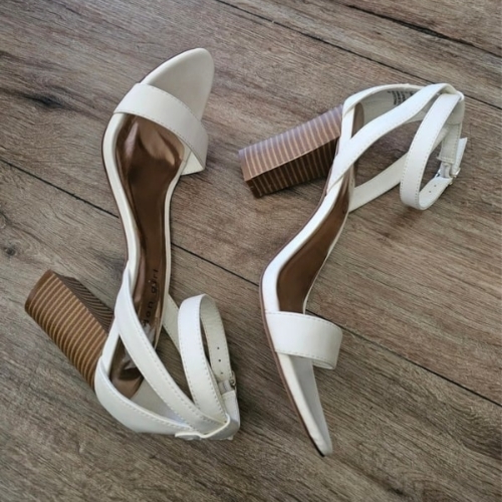 Steve Madden 🩰 Elegant White Strappy Heels
